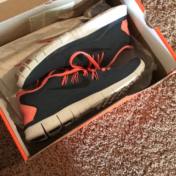Nike Free Dark Grey and Coral Shoes - Picture 8 of 8